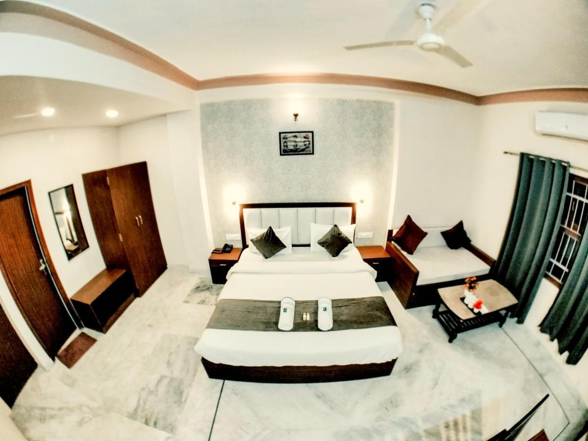 Tripli Udaipur Hotel Екстериор снимка