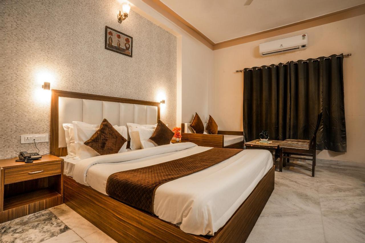 Tripli Udaipur Hotel Екстериор снимка
